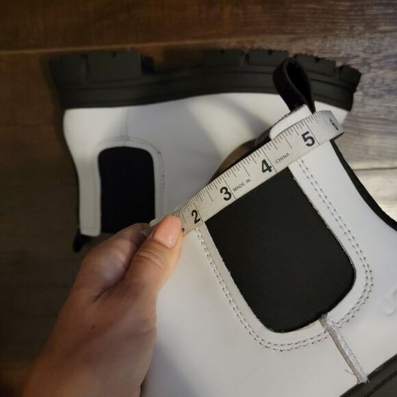 NEW UGG Ashton Chelsea Boots Womens 9 White Chunky Chic Boho Y2K Hipster - Picture 10 of 10